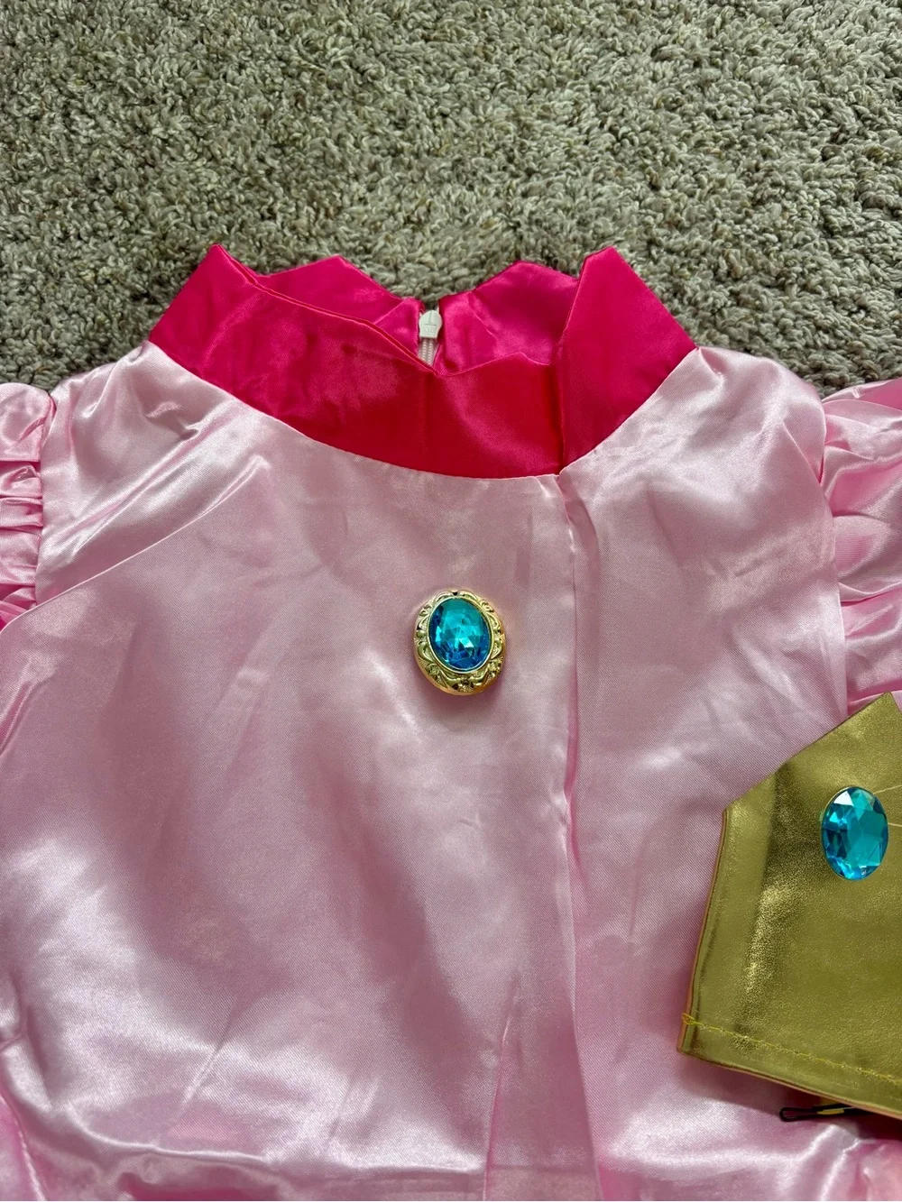 NIP Princess Peach Costume with Crown & Jewel Pin - Size 130